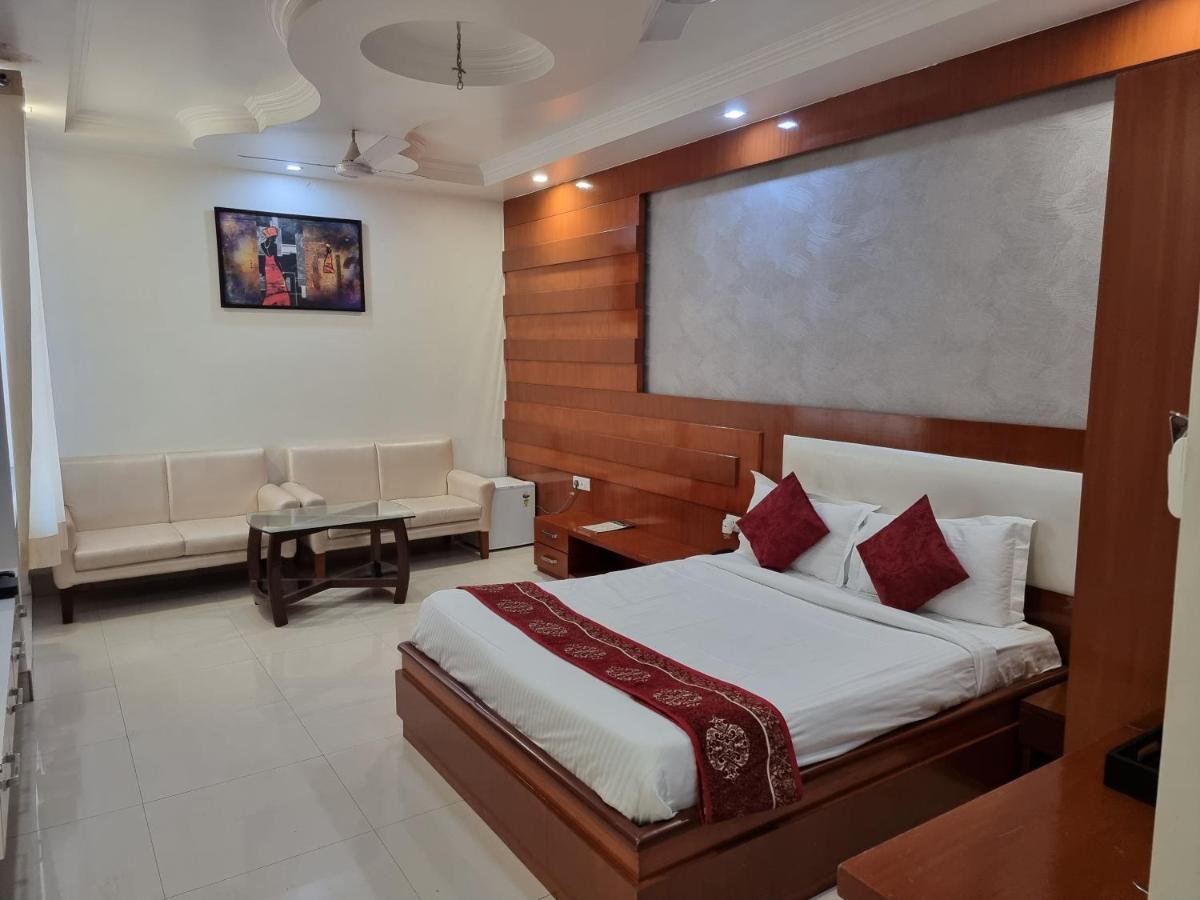 Hotel Vitthal International, Prayagraj Allāhābād Junction Eksteriør billede
